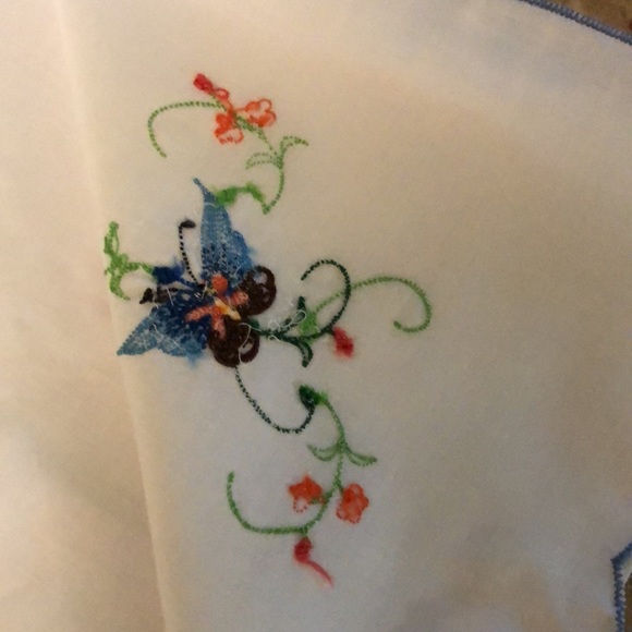 Vintage 1977 NWOT BUTTERFLY EMBROIDERED NAPKINS - Picture 3 of 5